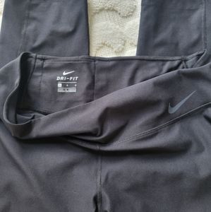 Nike capri leggings